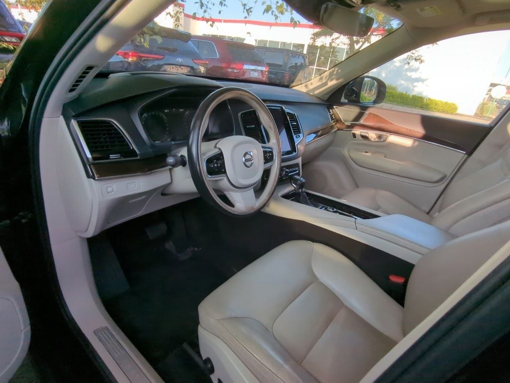 2017 Volvo XC90 T6 Momentum