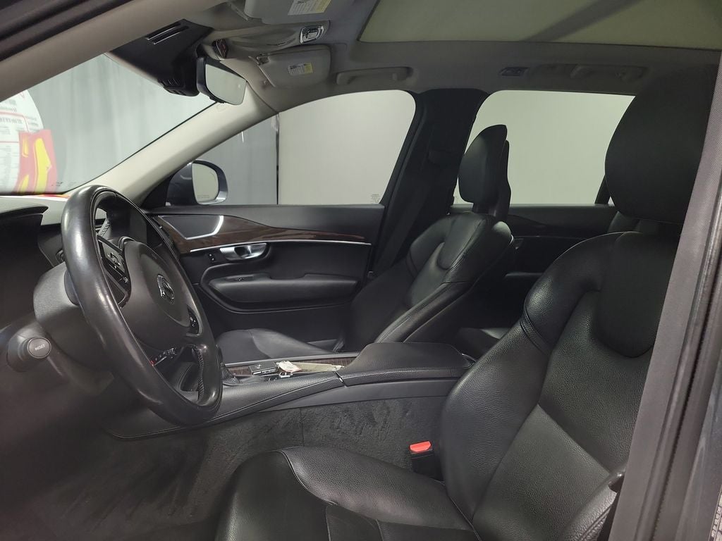 2017 Volvo XC90 T6 Momentum