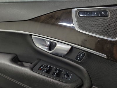 2017 Volvo XC90 T6 Momentum