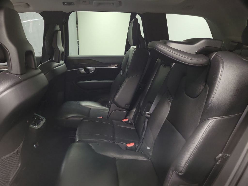2017 Volvo XC90 T6 Momentum