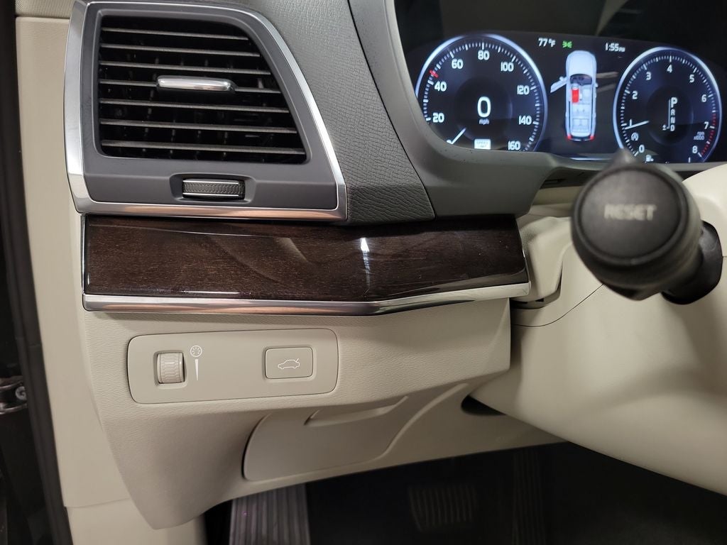 2019 Volvo XC90 T6 Momentum