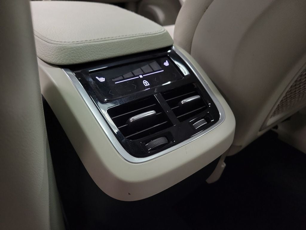 2019 Volvo XC90 T6 Momentum