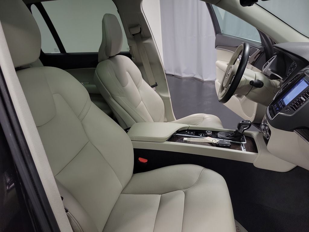 2019 Volvo XC90 T6 Momentum