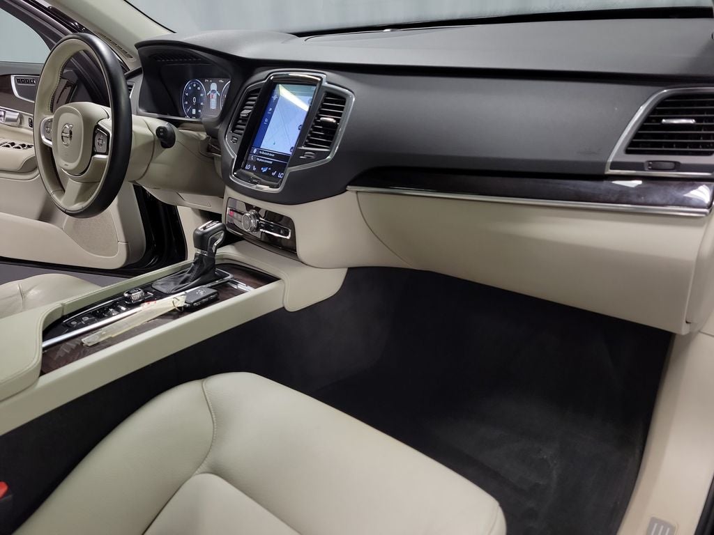 2019 Volvo XC90 T6 Momentum