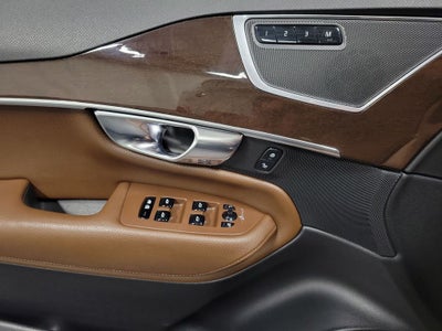 2019 Volvo XC90 T6 Momentum