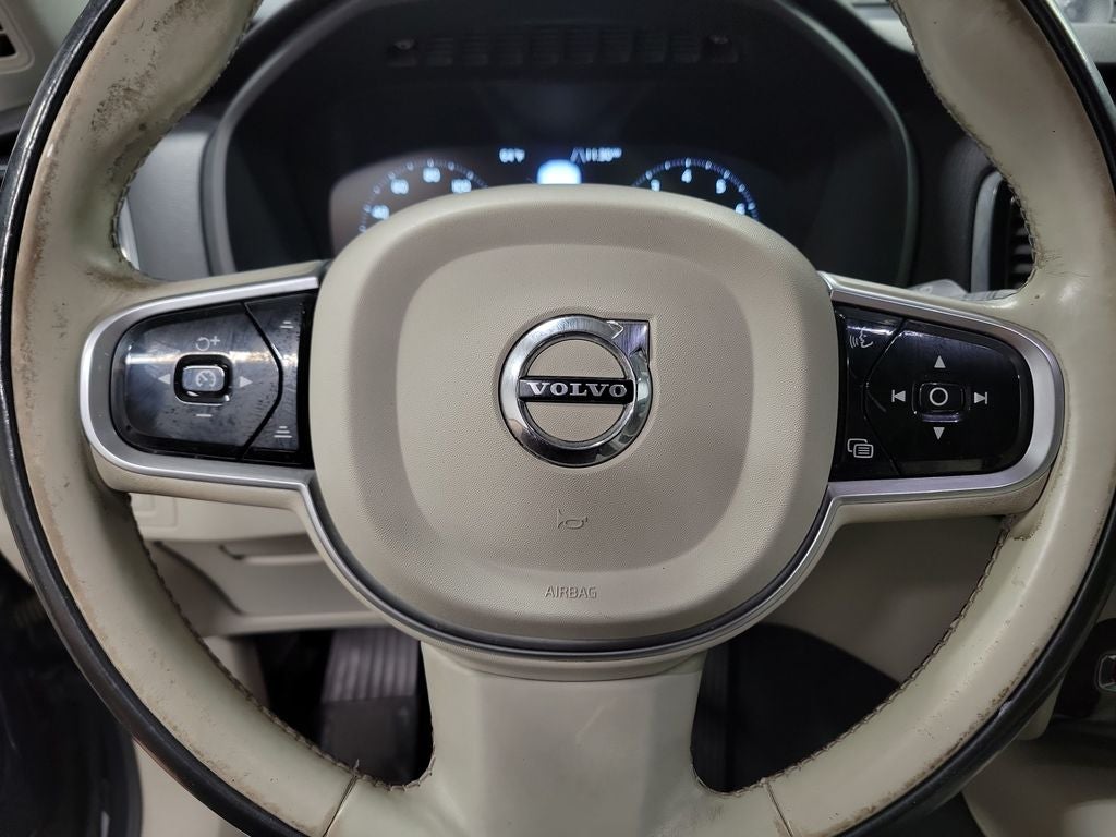 2016 Volvo XC90 T6 Momentum