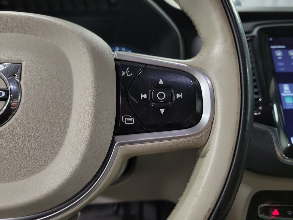 2016 Volvo XC90 T6 Momentum