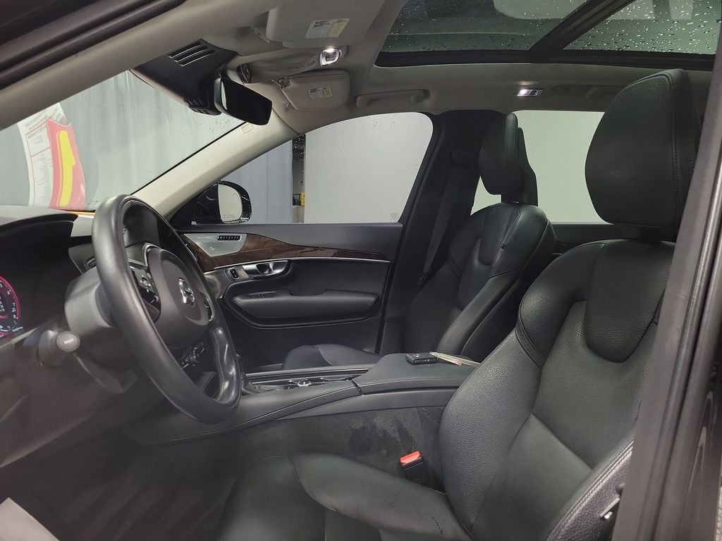 2016 Volvo XC90 T6 Momentum