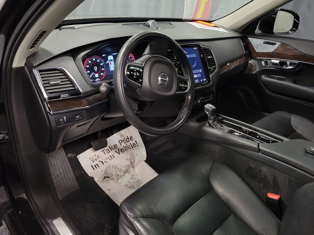 2016 Volvo XC90 T6 Momentum