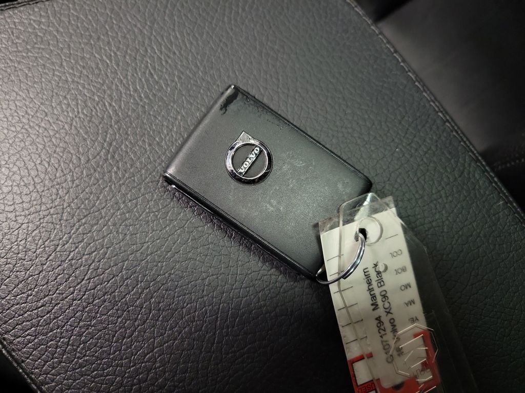 2016 Volvo XC90 T6 Momentum