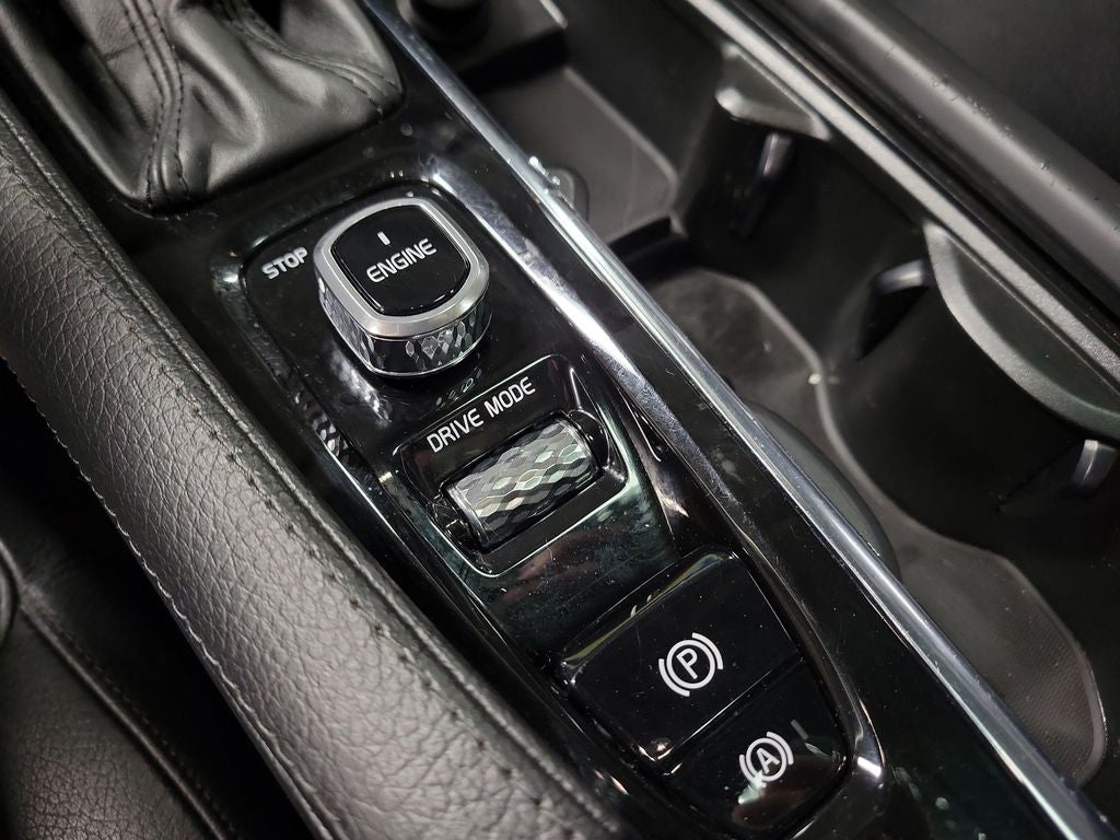 2016 Volvo XC90 T6 Momentum