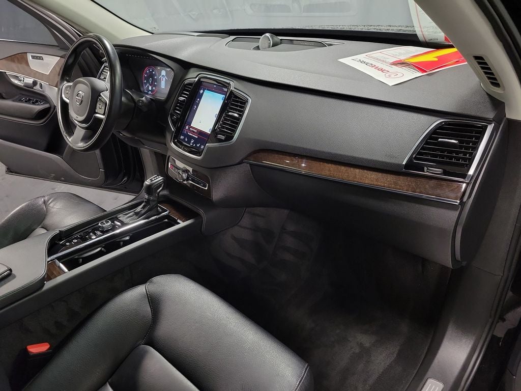 2016 Volvo XC90 T6 Momentum