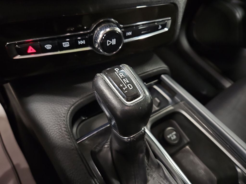 2018 Volvo XC90 T6 Momentum