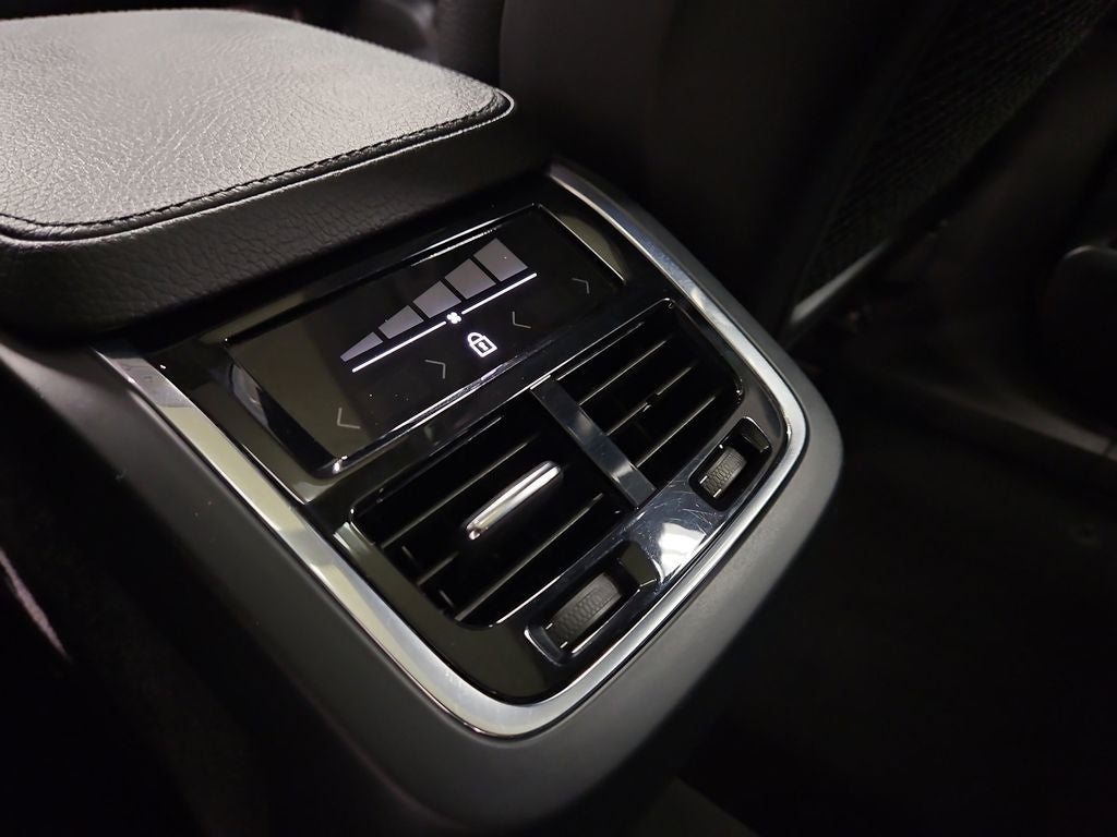 2018 Volvo XC90 T6 Momentum