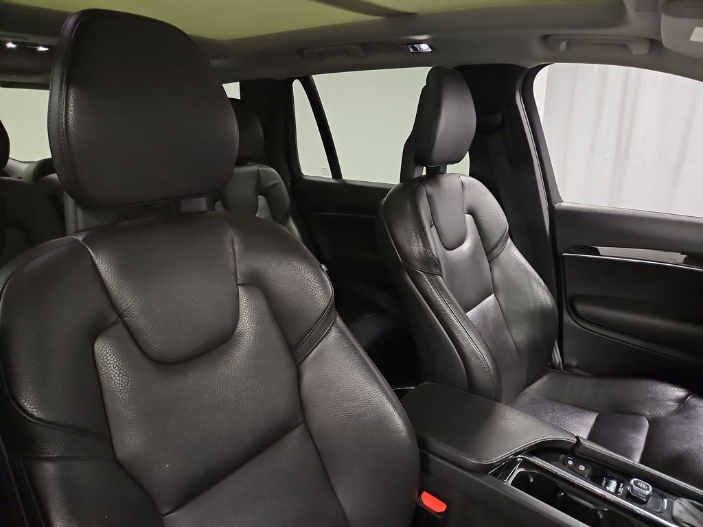 2018 Volvo XC90 T6 Momentum