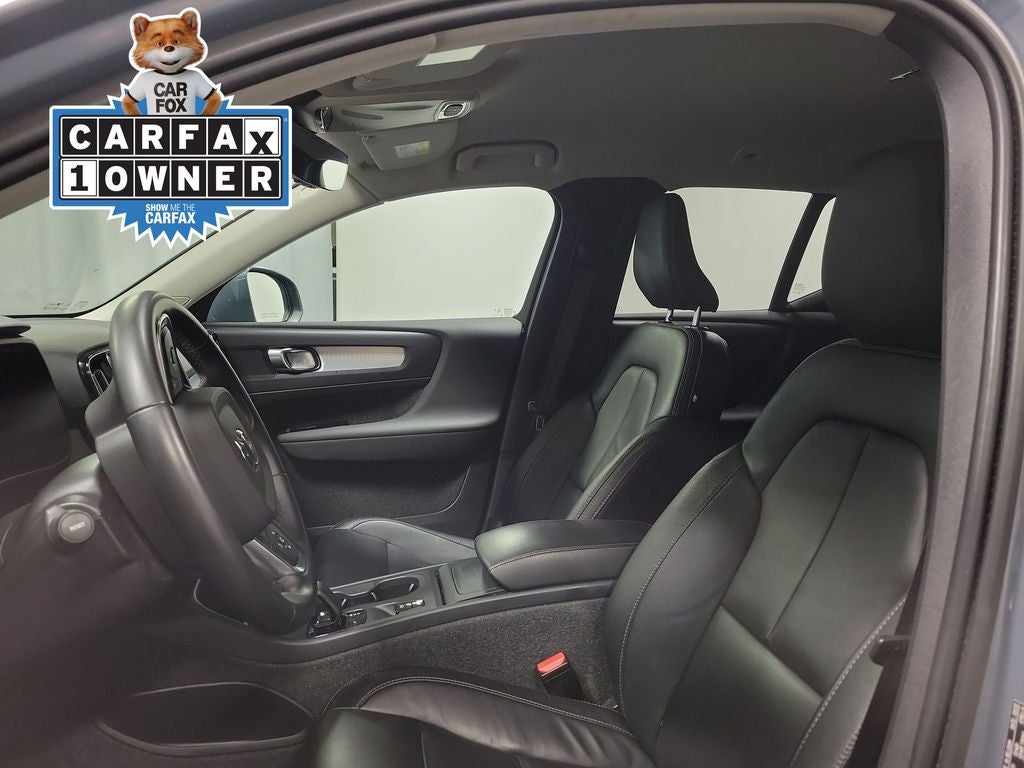 2022 Volvo XC40 Momentum