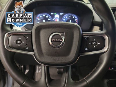 2022 Volvo XC40 Momentum