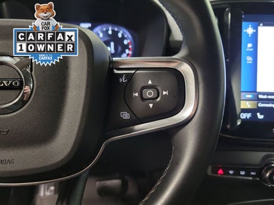 2022 Volvo XC40 Momentum