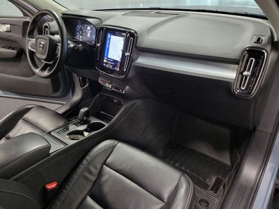 2022 Volvo XC40 Momentum