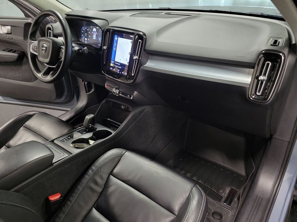 2022 Volvo XC40 Momentum