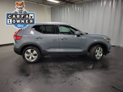 2022 Volvo XC40 Momentum