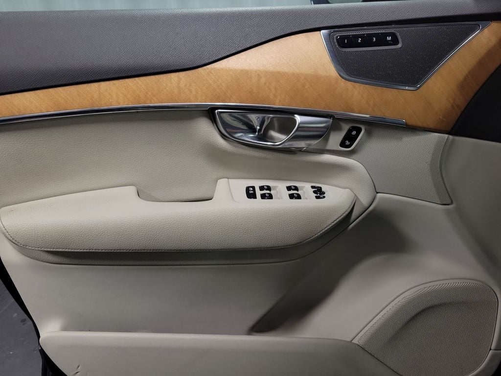 2021 Volvo XC90 Recharge Plug-In Hybrid T8 Inscription Expression 7 Passenger