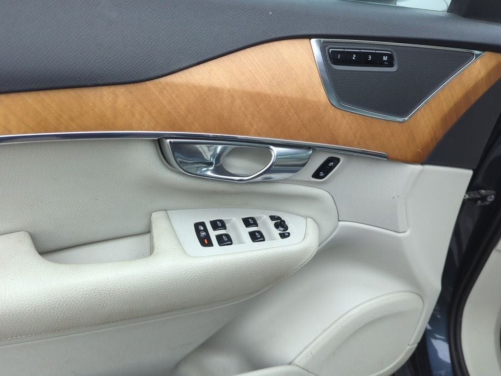 2021 Volvo XC90 Recharge Plug-In Hybrid T8 Inscription Expression 7 Passenger