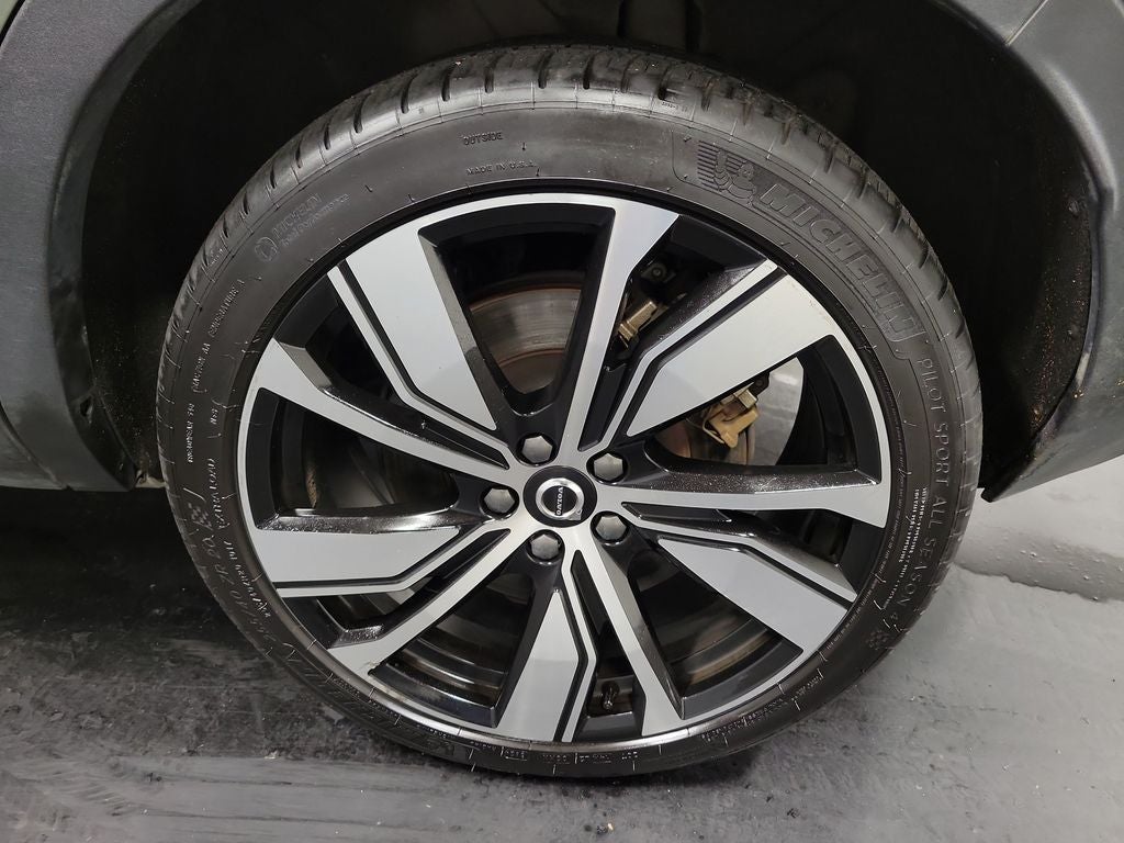 2021 Volvo XC40 Recharge Pure Electric P8