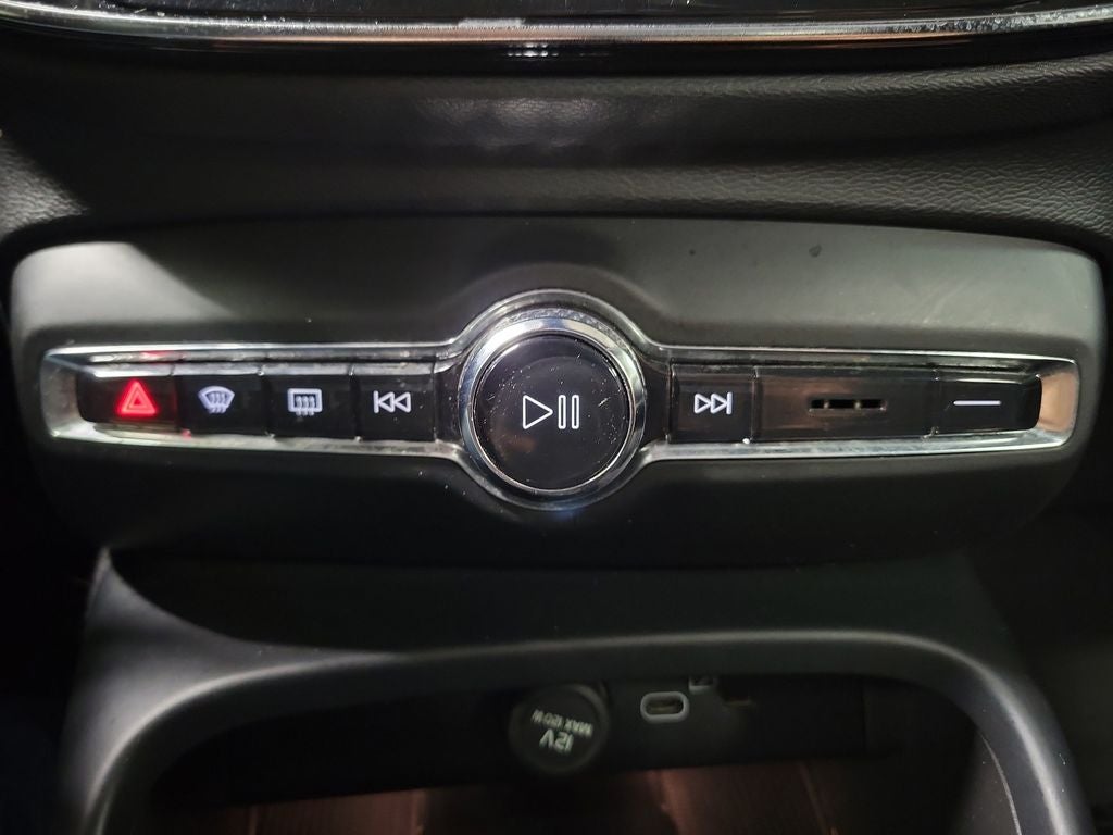 2021 Volvo XC40 Recharge Pure Electric P8