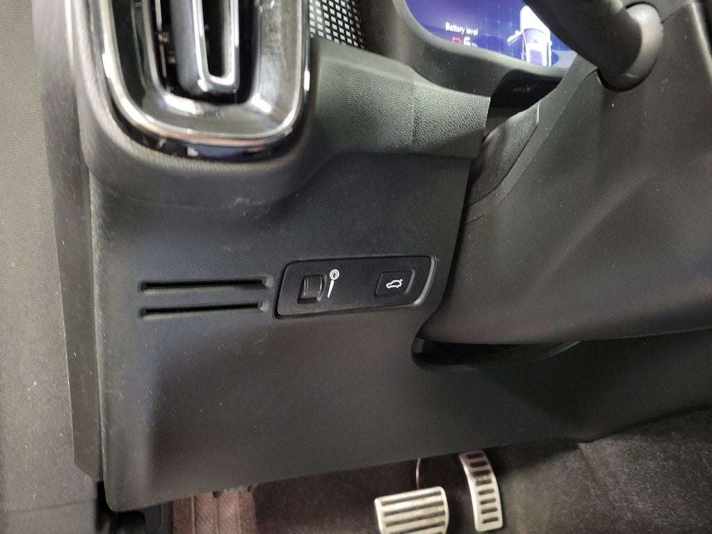 2021 Volvo XC40 Recharge Pure Electric P8