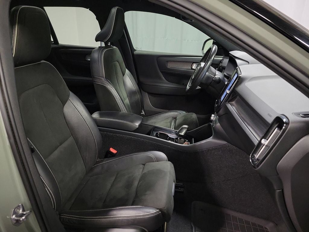 2021 Volvo XC40 Recharge Pure Electric P8