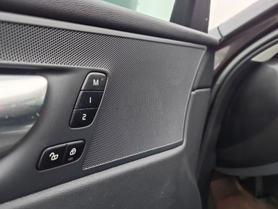 2023 Volvo XC60 Recharge Plug-In Hybrid T8 Core Bright Theme