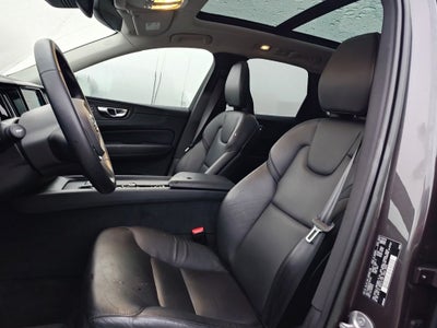 2023 Volvo XC60 Recharge Plug-In Hybrid T8 Core Bright Theme