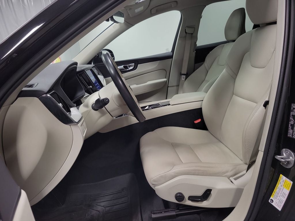 2023 Volvo XC60 B5 Plus Bright Theme