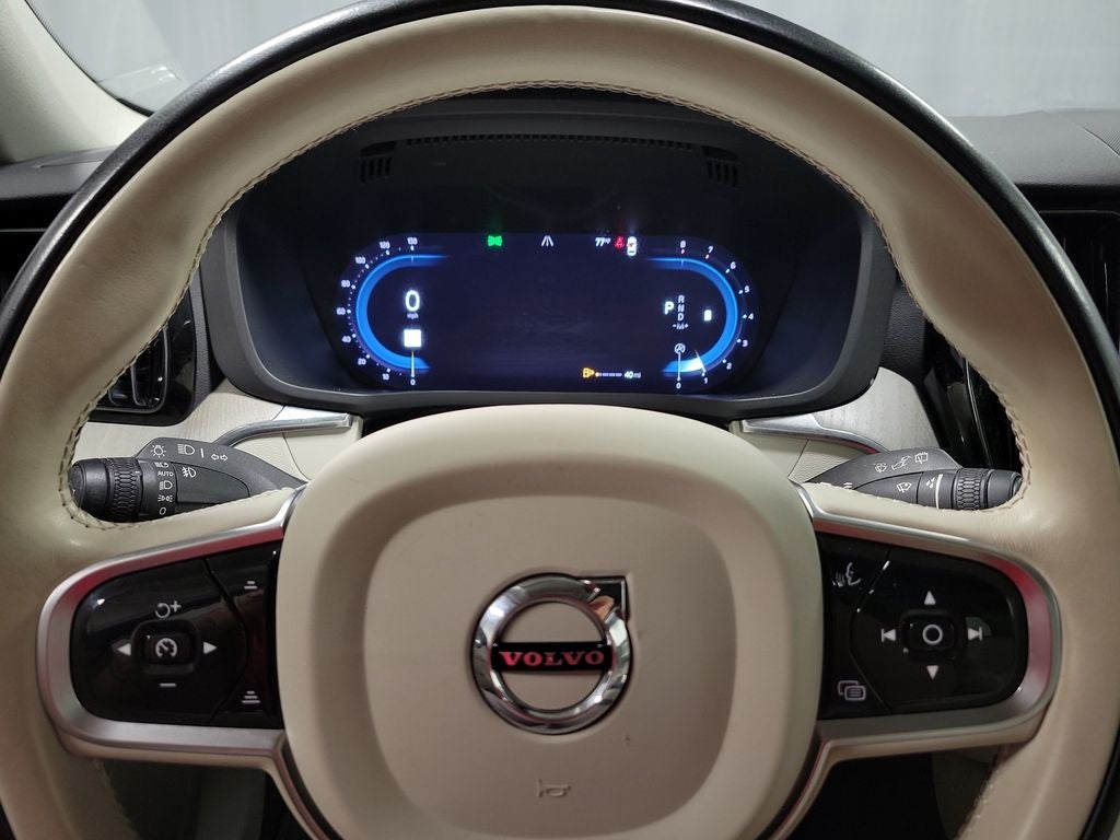 2023 Volvo XC60 B5 Plus Bright Theme