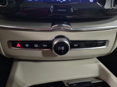 2023 Volvo XC60 B5 Plus Bright Theme