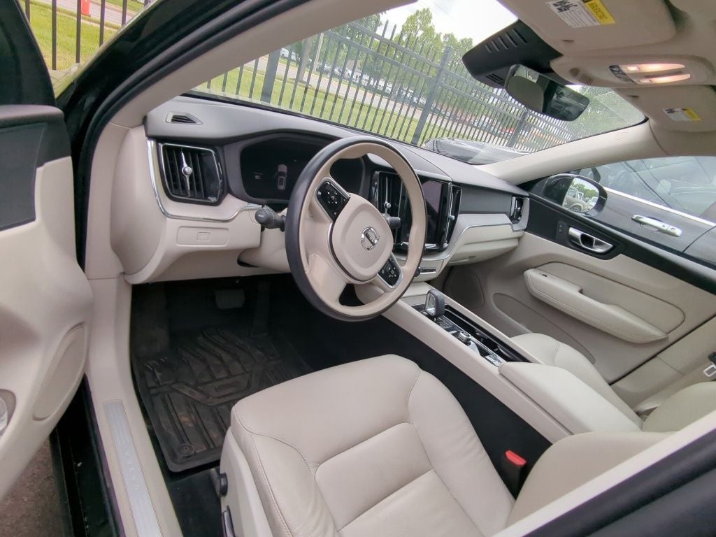 2023 Volvo XC60 B5 Plus Bright Theme