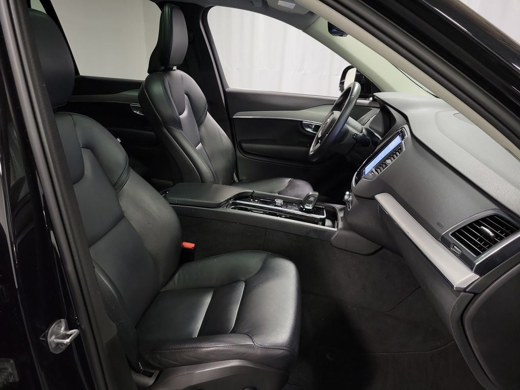 2023 Volvo XC90 B5 Core