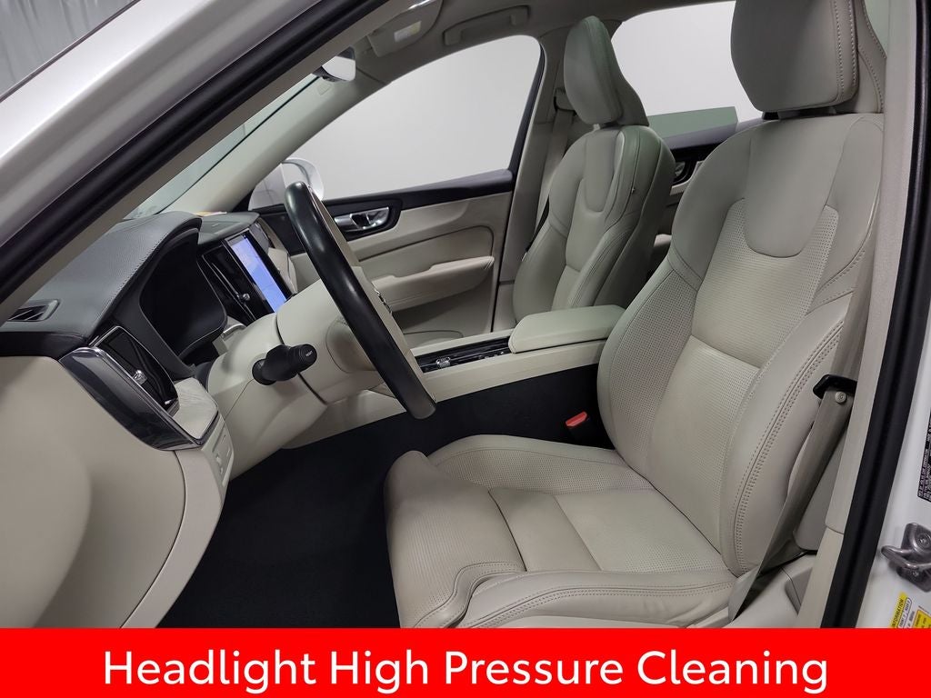 2022 Volvo XC60 B5 Inscription