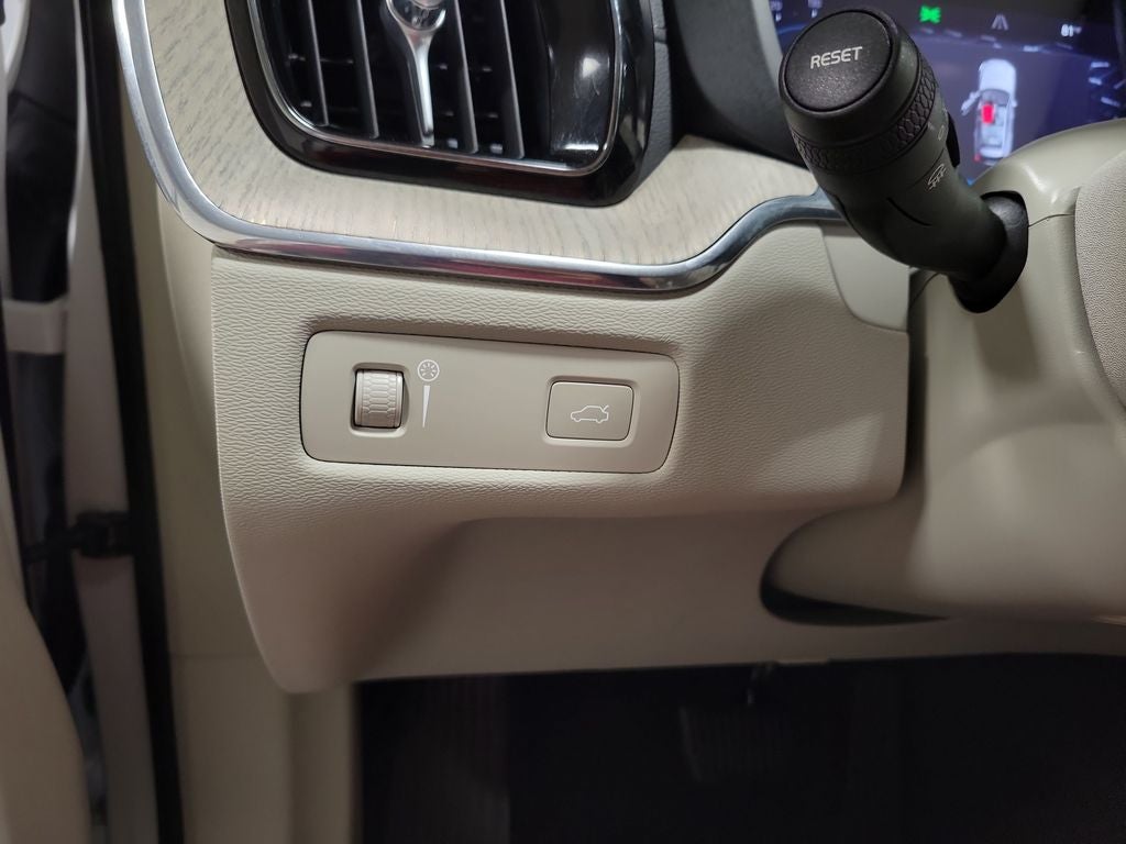 2022 Volvo XC60 B5 Inscription