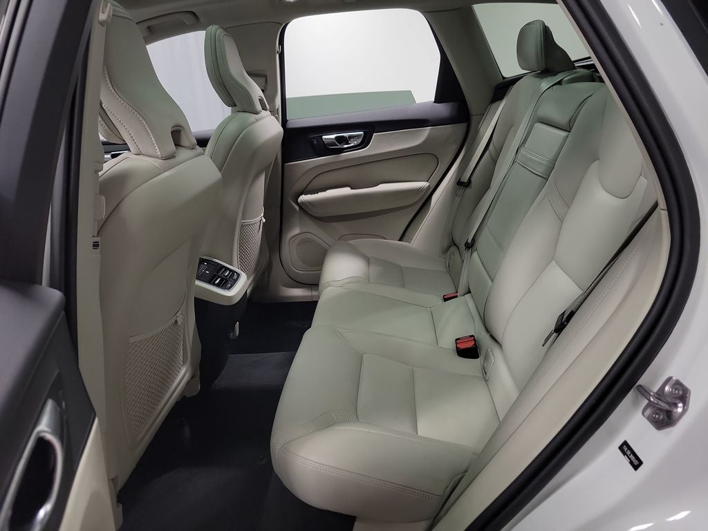 2022 Volvo XC60 B5 Inscription