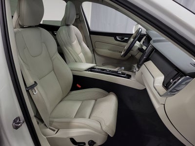 2022 Volvo XC60 B5 Inscription