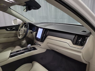 2022 Volvo XC60 B5 Inscription