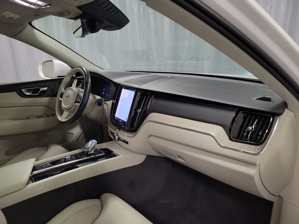 2022 Volvo XC60 B5 Inscription