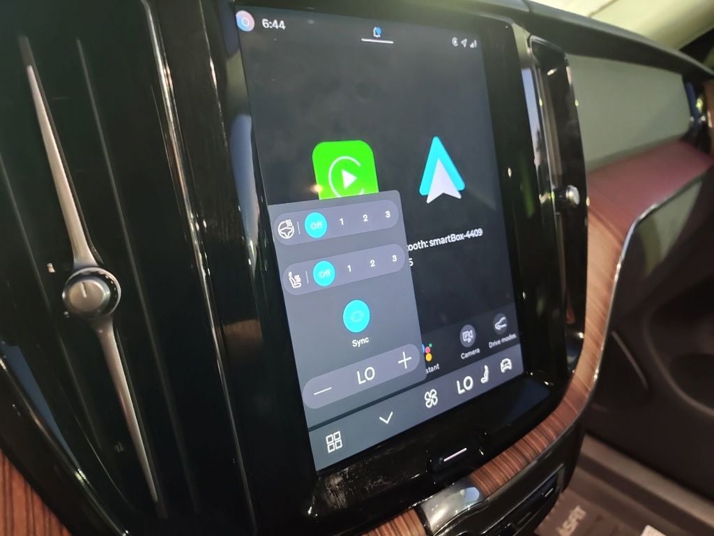 2024 Volvo XC60 B5 Plus Dark Theme