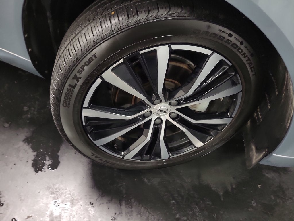 2024 Volvo XC60 B5 Plus Dark Theme
