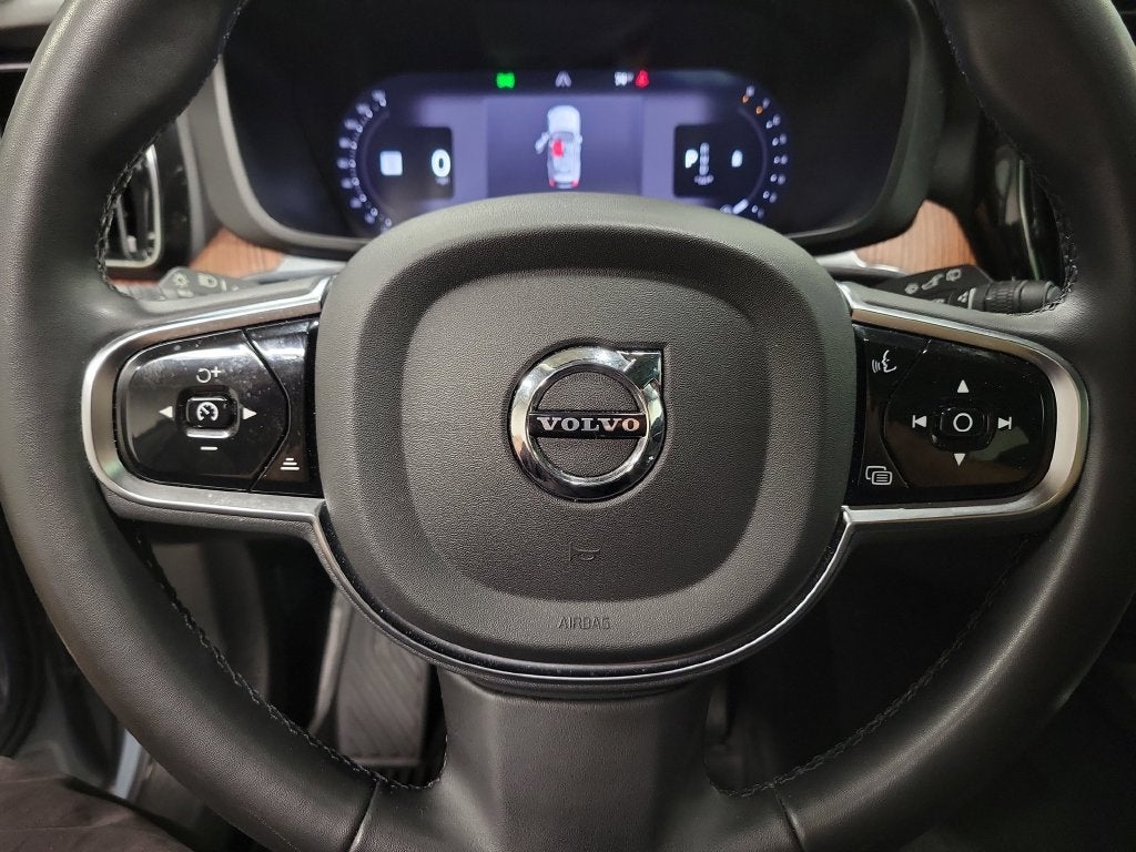 2024 Volvo XC60 B5 Plus Dark Theme
