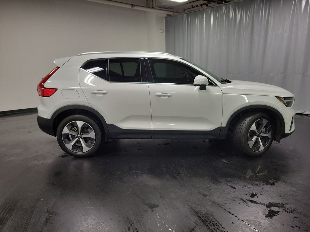 2024 Volvo XC40 B5 Plus Bright Theme