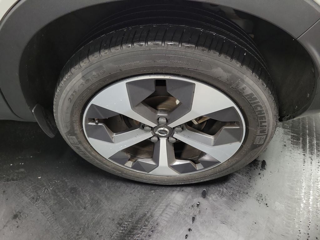 2024 Volvo XC40 B5 Plus Bright Theme