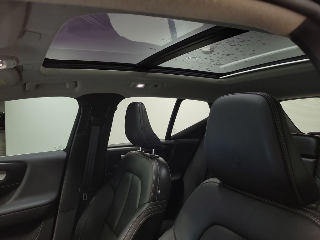 2024 Volvo XC40 B5 Plus Bright Theme